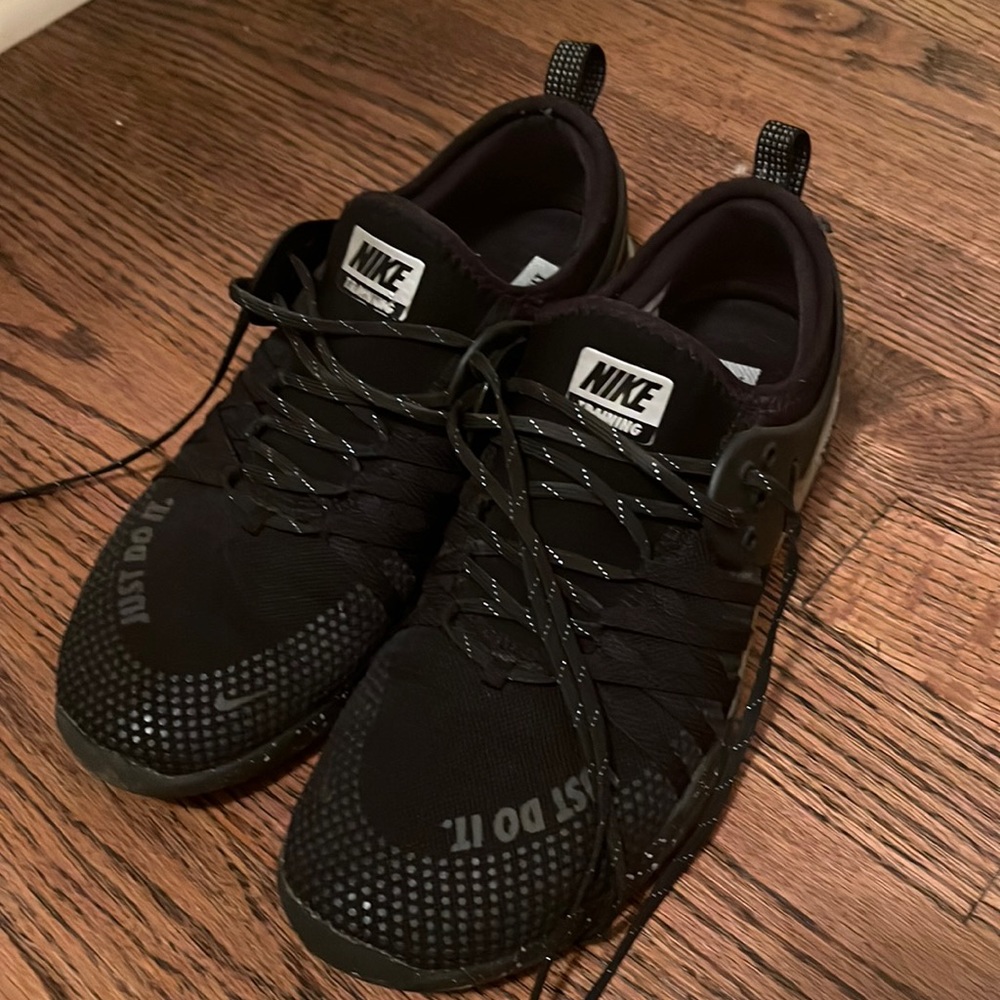 Black Nike sneakers for women